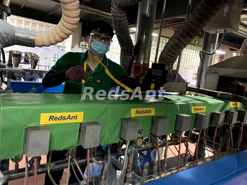 Ahorro de energía en la extrusión de plásticos de Redsant Factory
